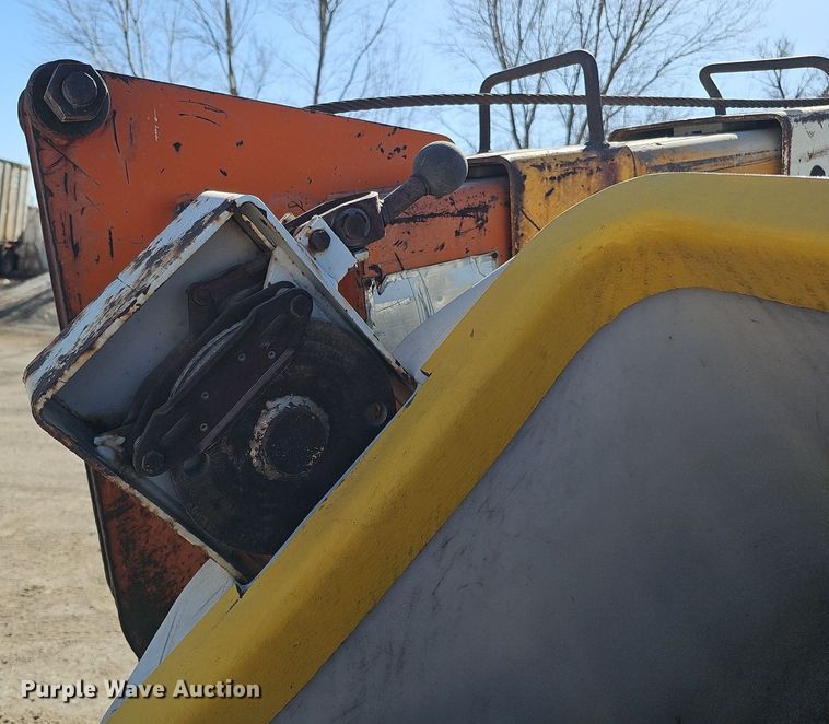 image for item DK0606 1979 Ford 800 crane truck