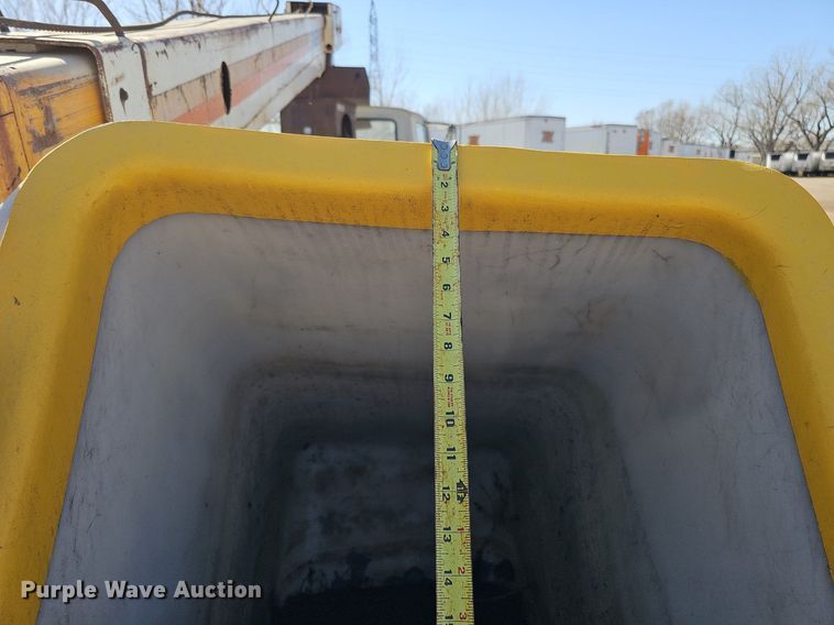 image for item DK0606 1979 Ford 800 crane truck