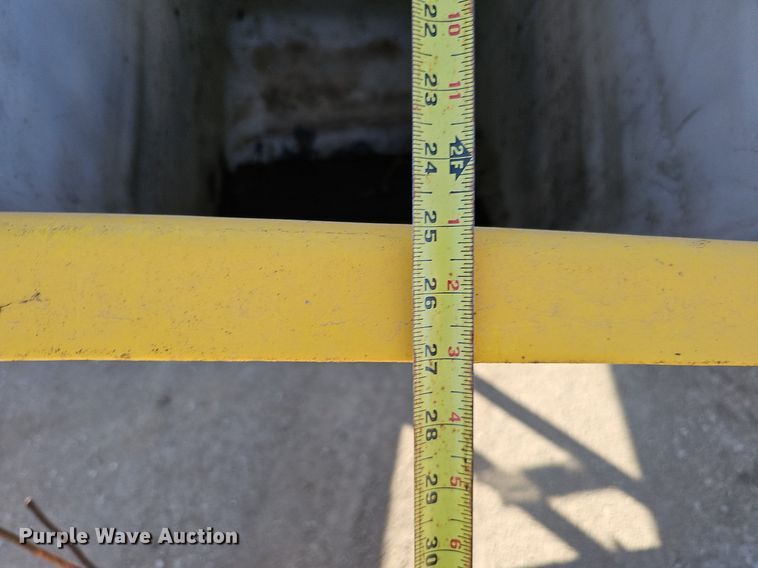 image for item DK0606 1979 Ford 800 crane truck