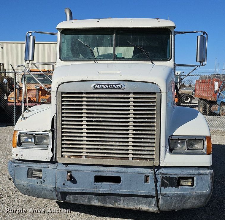 image for item DK0612 2000 Freightliner FLD112 semi truck