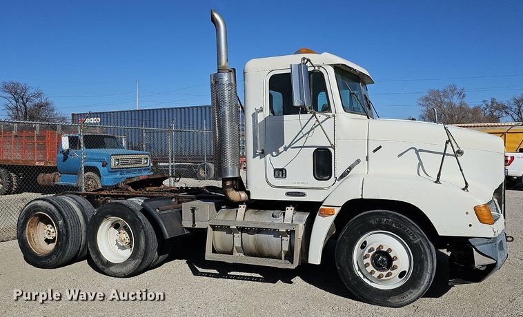 image for item DK0612 2000 Freightliner FLD112 semi truck