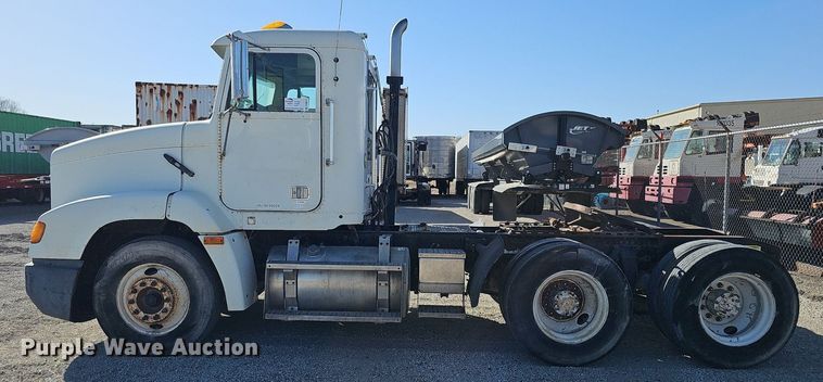 image for item DK0612 2000 Freightliner FLD112 semi truck