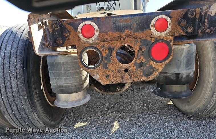 image for item DK0612 2000 Freightliner FLD112 semi truck