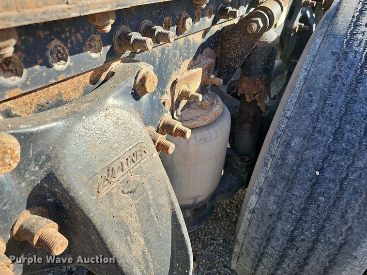 image for item DK0612 2000 Freightliner FLD112 semi truck