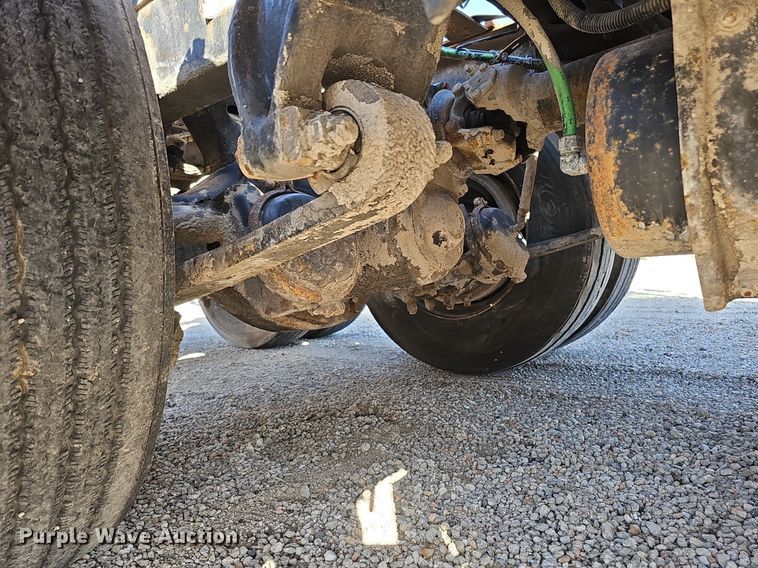 image for item DK0612 2000 Freightliner FLD112 semi truck