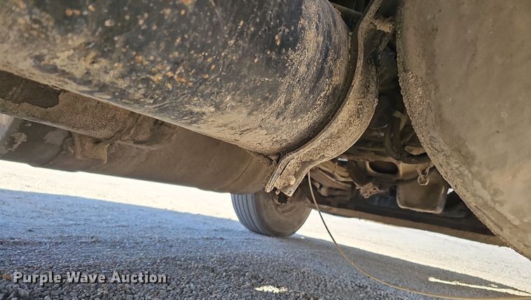 image for item DK0612 2000 Freightliner FLD112 semi truck