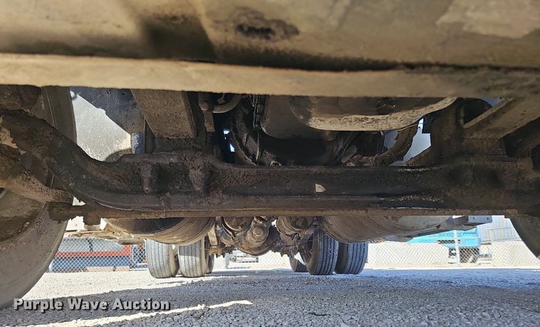 image for item DK0612 2000 Freightliner FLD112 semi truck