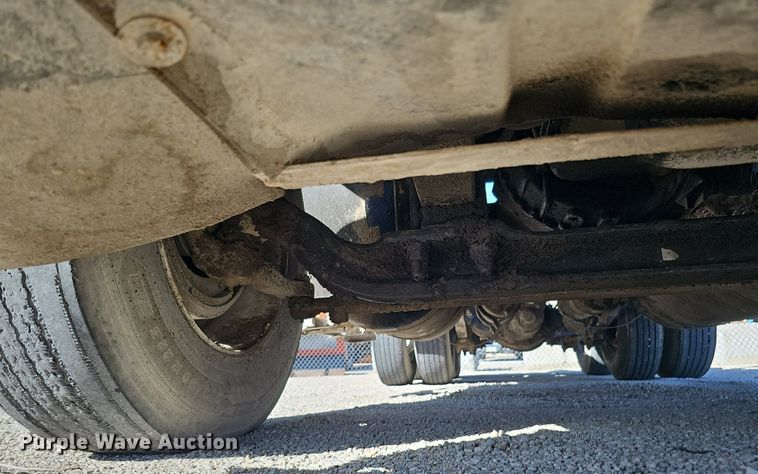 image for item DK0612 2000 Freightliner FLD112 semi truck