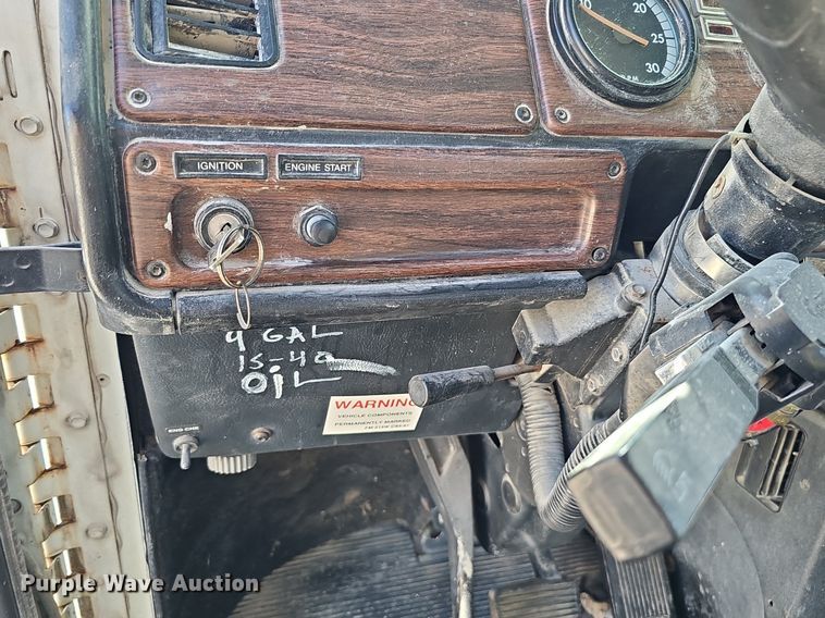 image for item DK0612 2000 Freightliner FLD112 semi truck