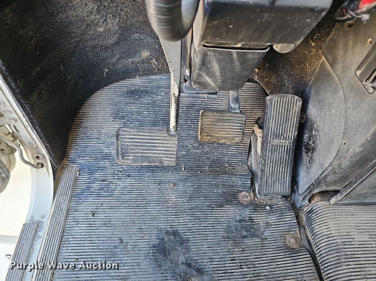 image for item DK0612 2000 Freightliner FLD112 semi truck