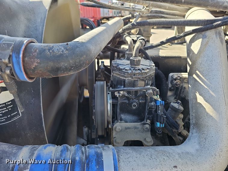 image for item DK0612 2000 Freightliner FLD112 semi truck