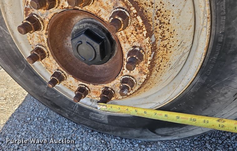 image for item DK0612 2000 Freightliner FLD112 semi truck