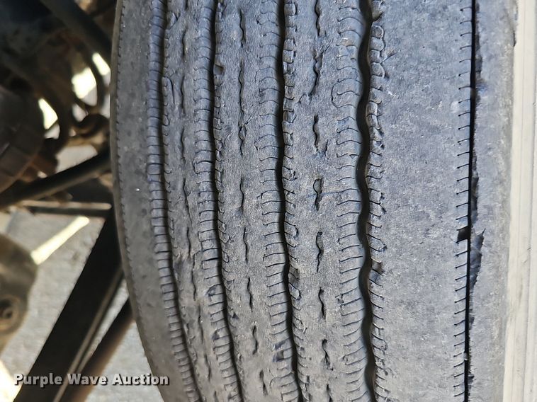 image for item DK0612 2000 Freightliner FLD112 semi truck