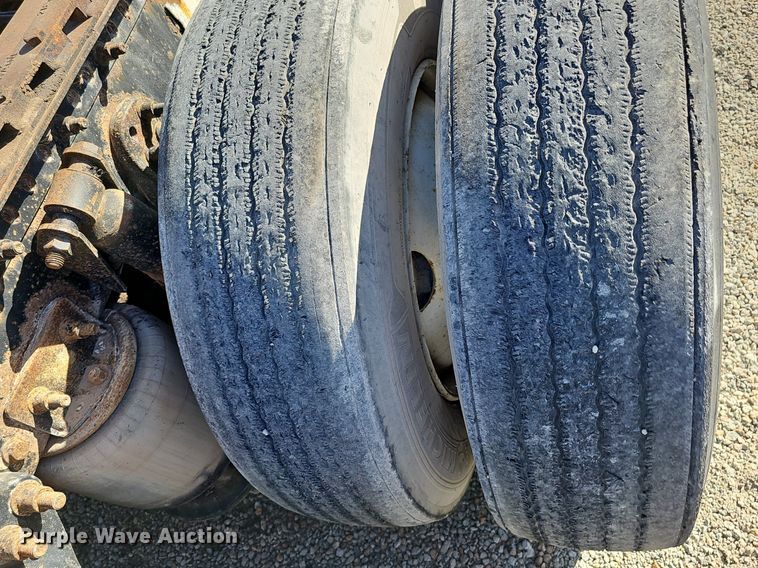 image for item DK0612 2000 Freightliner FLD112 semi truck