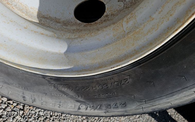 image for item DK0612 2000 Freightliner FLD112 semi truck