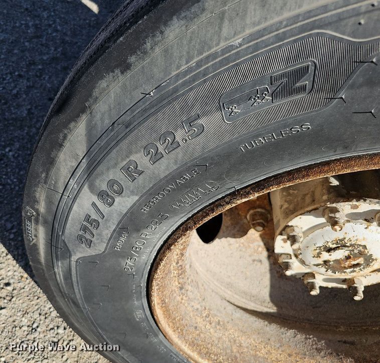 image for item DK0612 2000 Freightliner FLD112 semi truck