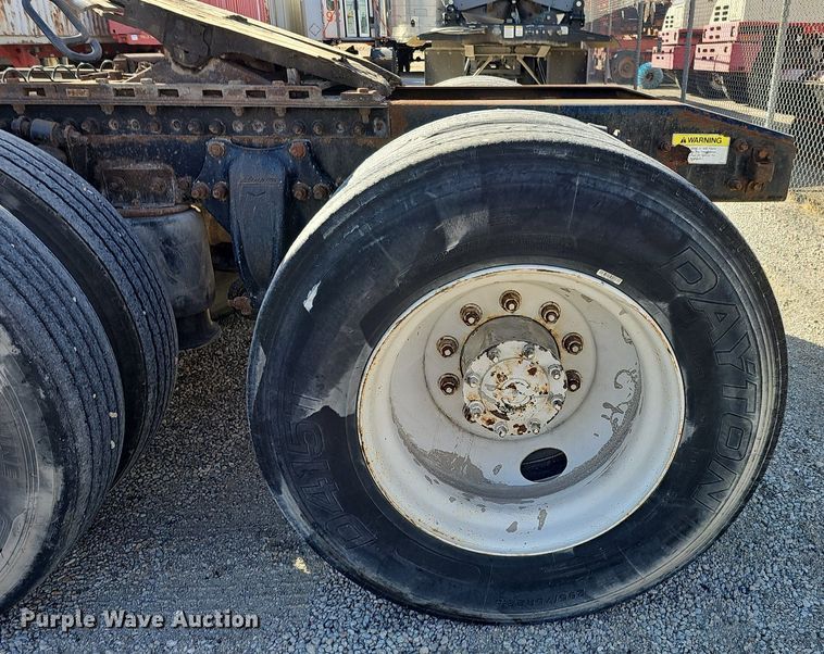 image for item DK0612 2000 Freightliner FLD112 semi truck