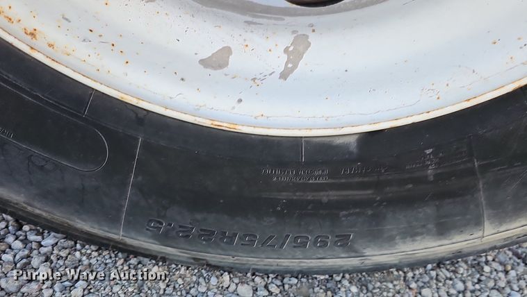 image for item DK0612 2000 Freightliner FLD112 semi truck