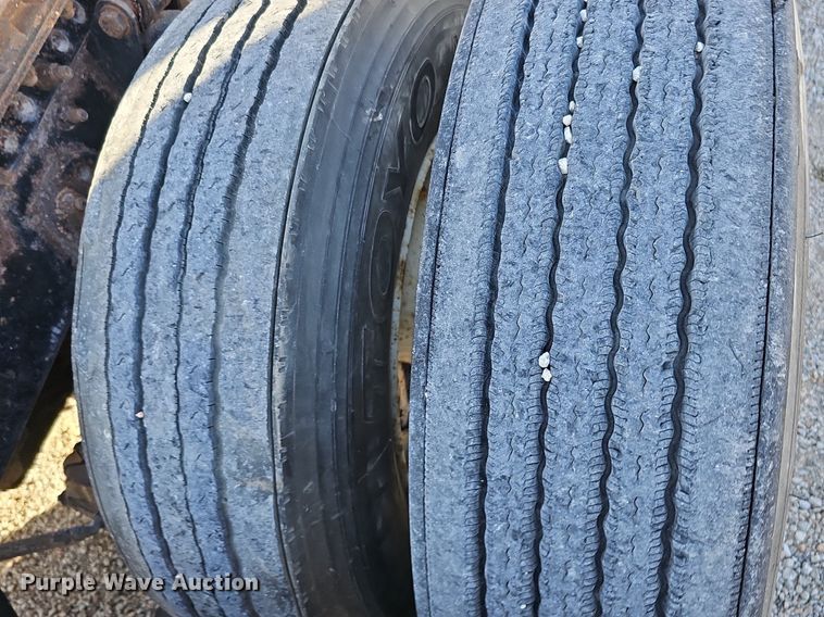 image for item DK0612 2000 Freightliner FLD112 semi truck