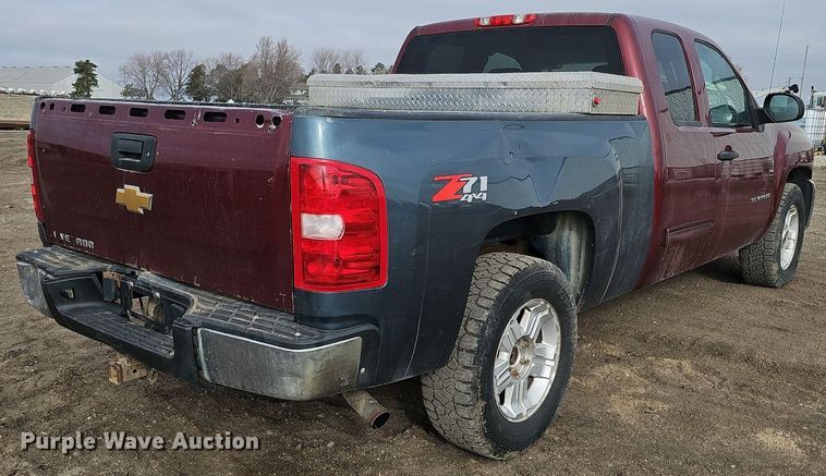 image for item DK0615 2013 Chevrolet Silverado 1500 Ext. Cab pickup truck