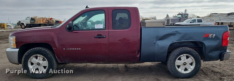 image for item DK0615 2013 Chevrolet Silverado 1500 Ext. Cab pickup truck