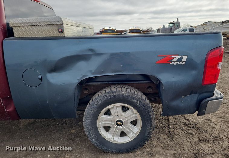 image for item DK0615 2013 Chevrolet Silverado 1500 Ext. Cab pickup truck