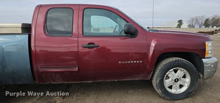 image for item DK0615 2013 Chevrolet Silverado 1500 Ext. Cab pickup truck