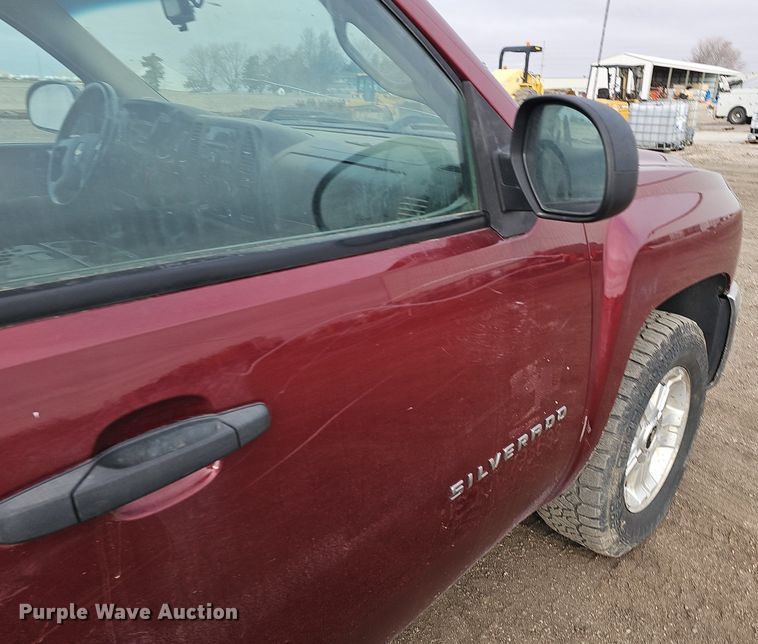 image for item DK0615 2013 Chevrolet Silverado 1500 Ext. Cab pickup truck