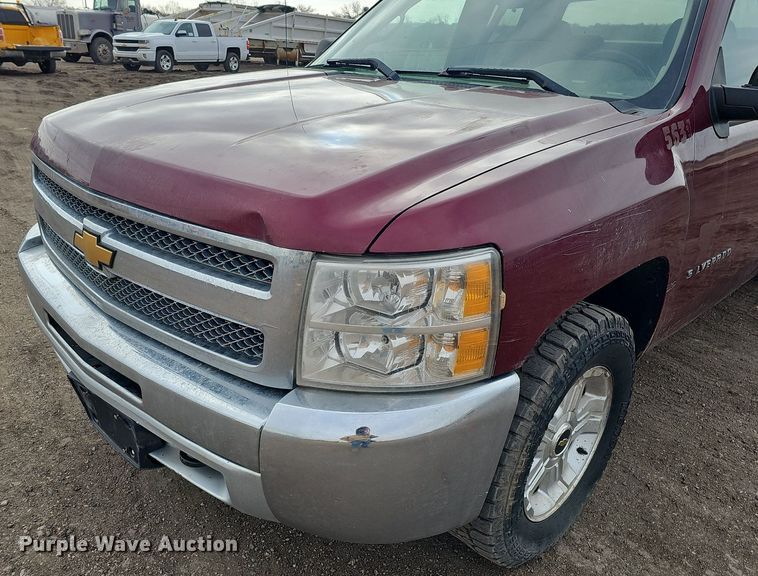 image for item DK0615 2013 Chevrolet Silverado 1500 Ext. Cab pickup truck