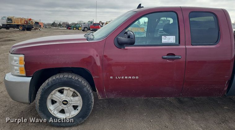 image for item DK0615 2013 Chevrolet Silverado 1500 Ext. Cab pickup truck