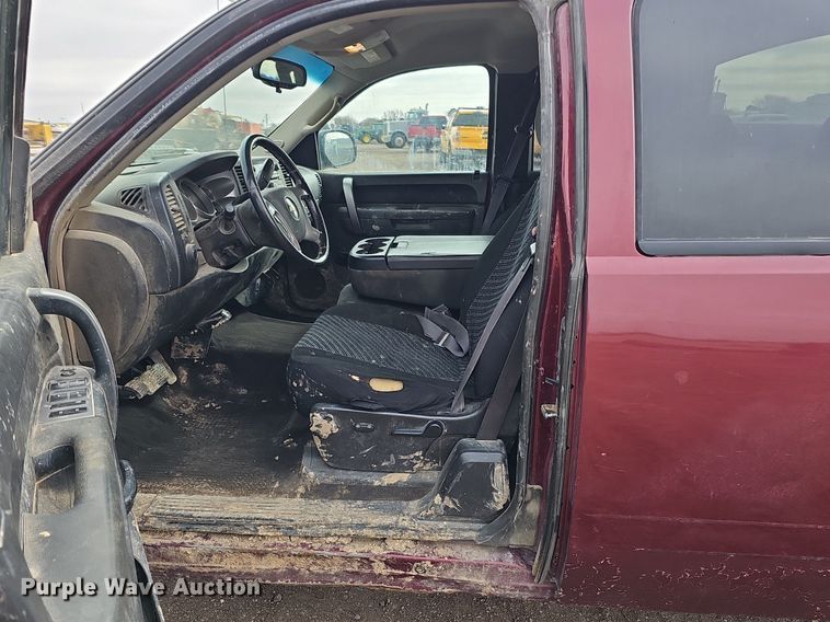 image for item DK0615 2013 Chevrolet Silverado 1500 Ext. Cab pickup truck