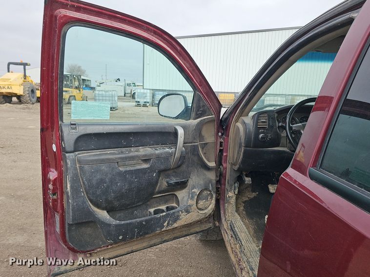 image for item DK0615 2013 Chevrolet Silverado 1500 Ext. Cab pickup truck