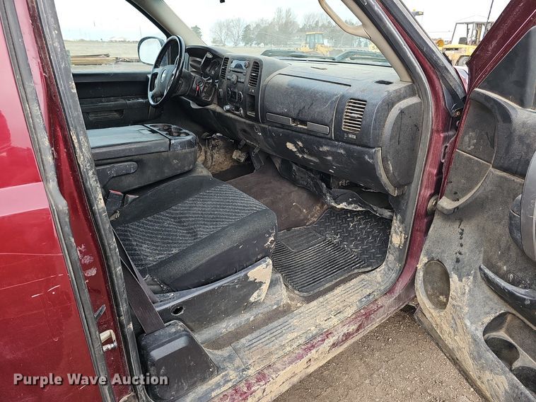 image for item DK0615 2013 Chevrolet Silverado 1500 Ext. Cab pickup truck