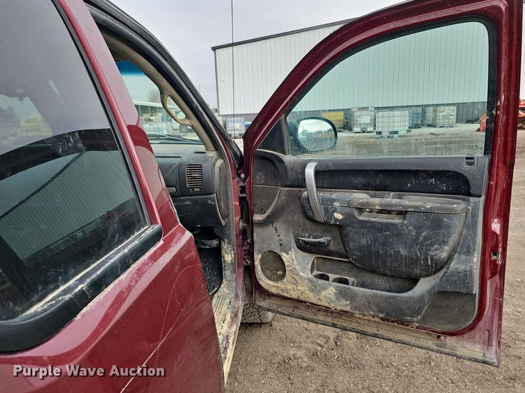 image for item DK0615 2013 Chevrolet Silverado 1500 Ext. Cab pickup truck