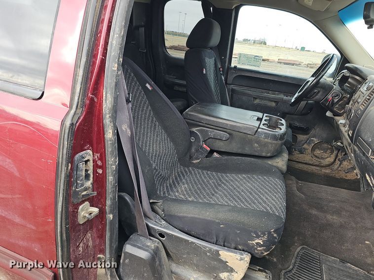 image for item DK0615 2013 Chevrolet Silverado 1500 Ext. Cab pickup truck