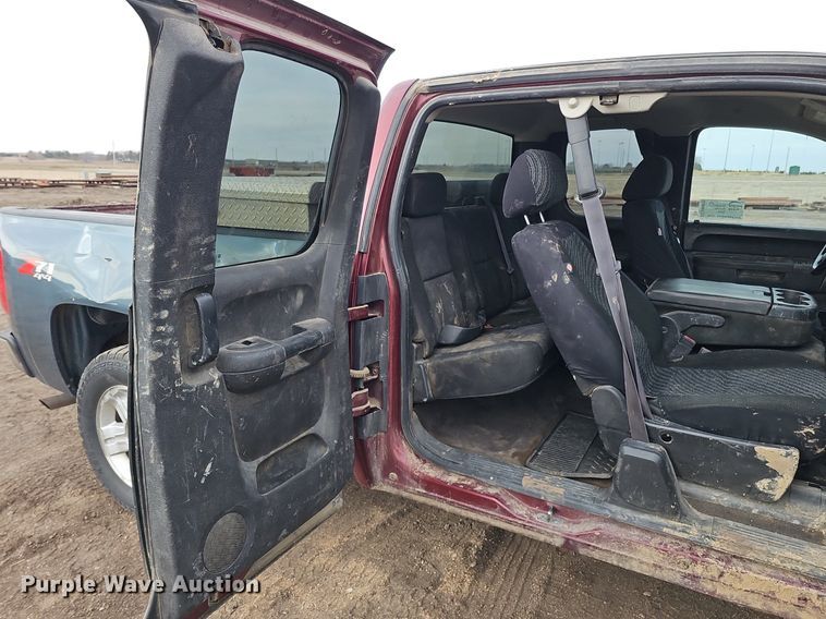 image for item DK0615 2013 Chevrolet Silverado 1500 Ext. Cab pickup truck