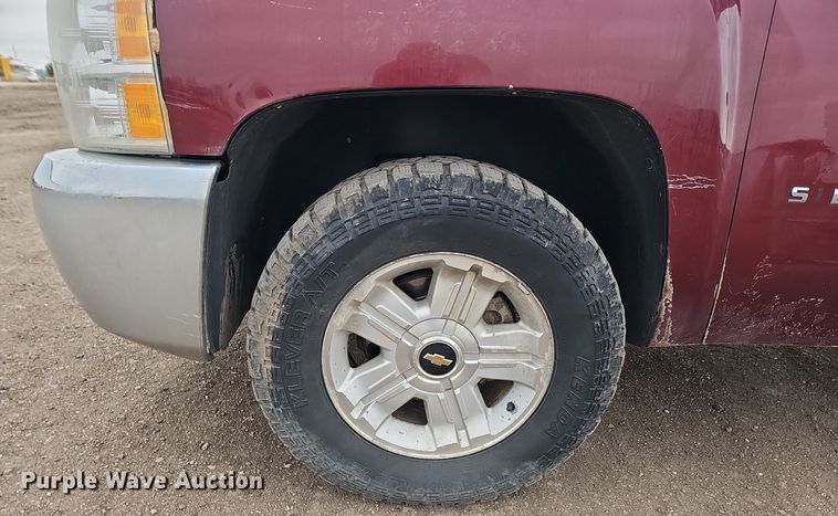 image for item DK0615 2013 Chevrolet Silverado 1500 Ext. Cab pickup truck