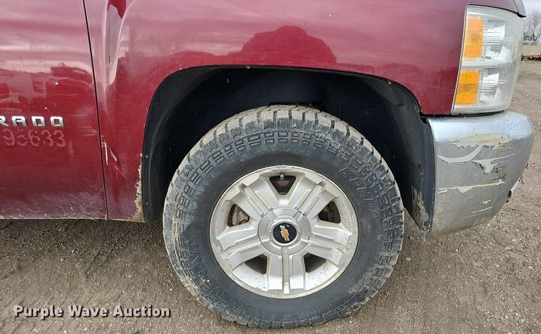 image for item DK0615 2013 Chevrolet Silverado 1500 Ext. Cab pickup truck