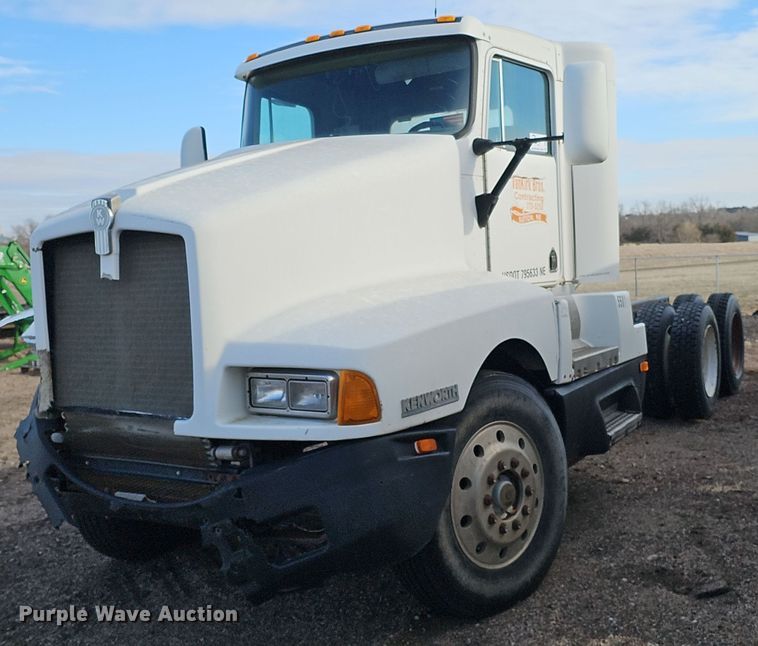 image for item DK0628 1992 Kenworth truck cab and chassis