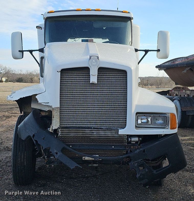 image for item DK0628 1992 Kenworth truck cab and chassis