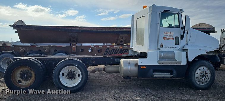 image for item DK0628 1992 Kenworth truck cab and chassis