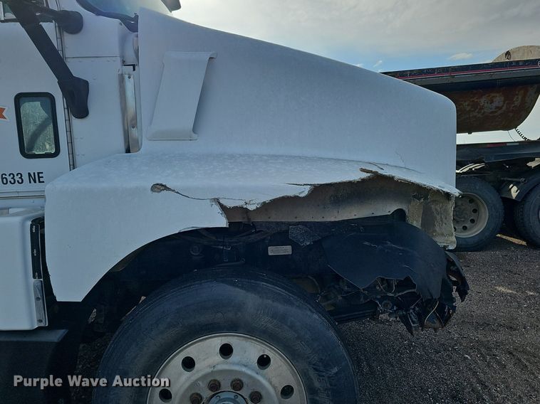 image for item DK0628 1992 Kenworth truck cab and chassis