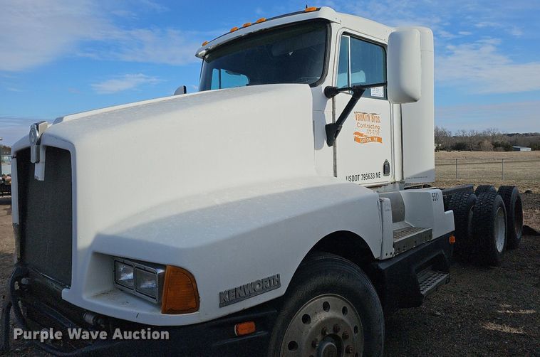 image for item DK0628 1992 Kenworth truck cab and chassis