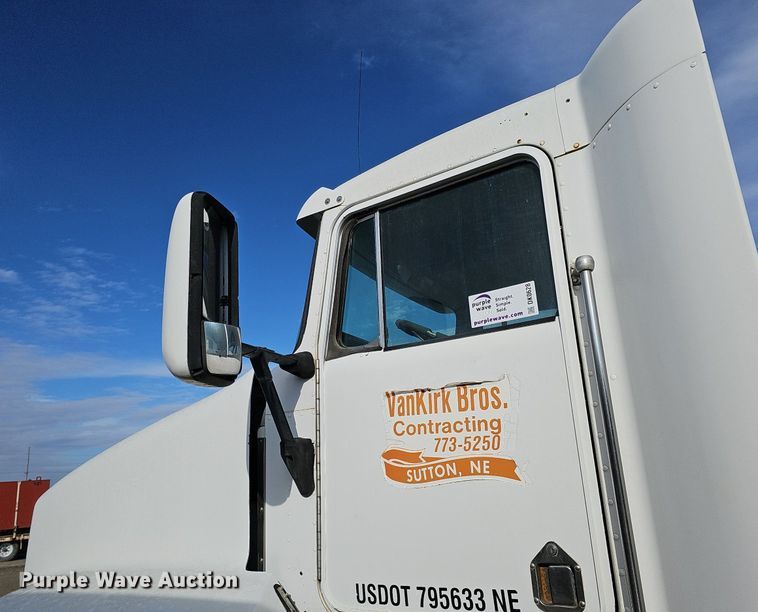 image for item DK0628 1992 Kenworth truck cab and chassis