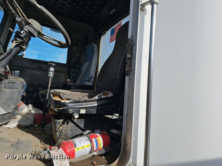 image for item DK0628 1992 Kenworth truck cab and chassis