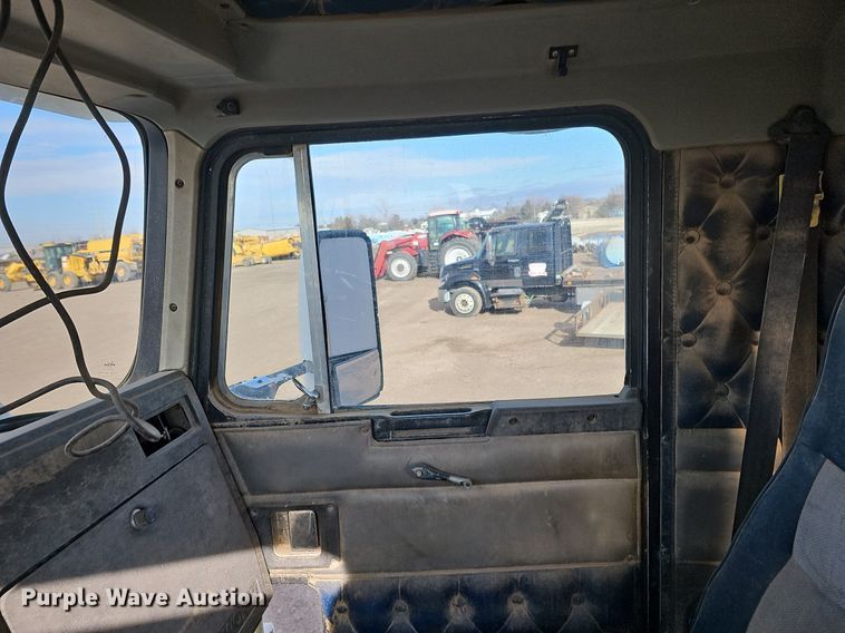 image for item DK0628 1992 Kenworth truck cab and chassis