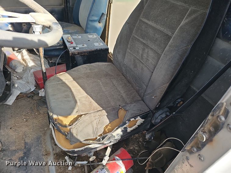 image for item DK0628 1992 Kenworth truck cab and chassis