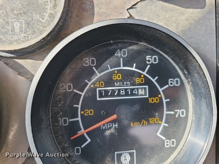 image for item DK0628 1992 Kenworth truck cab and chassis