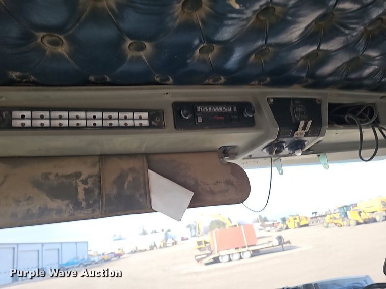 image for item DK0628 1992 Kenworth truck cab and chassis