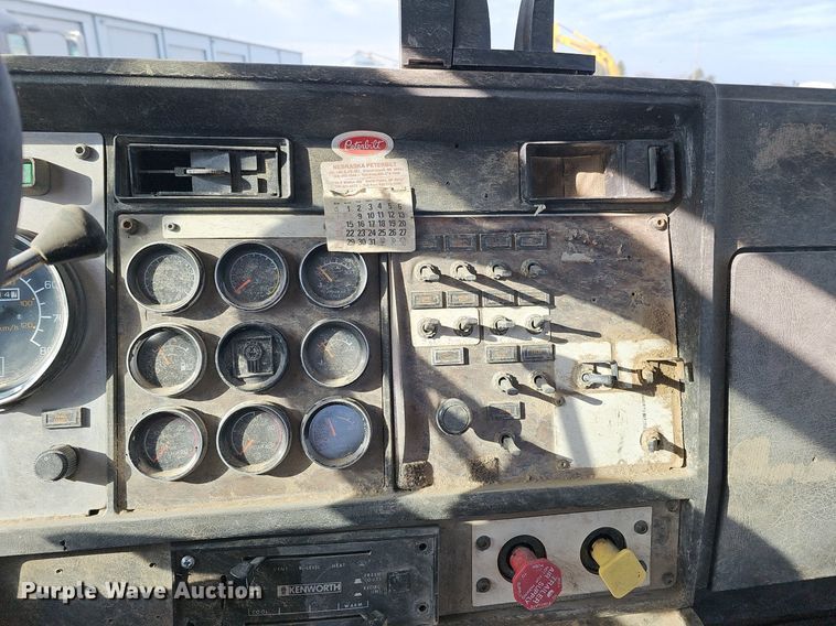 image for item DK0628 1992 Kenworth truck cab and chassis